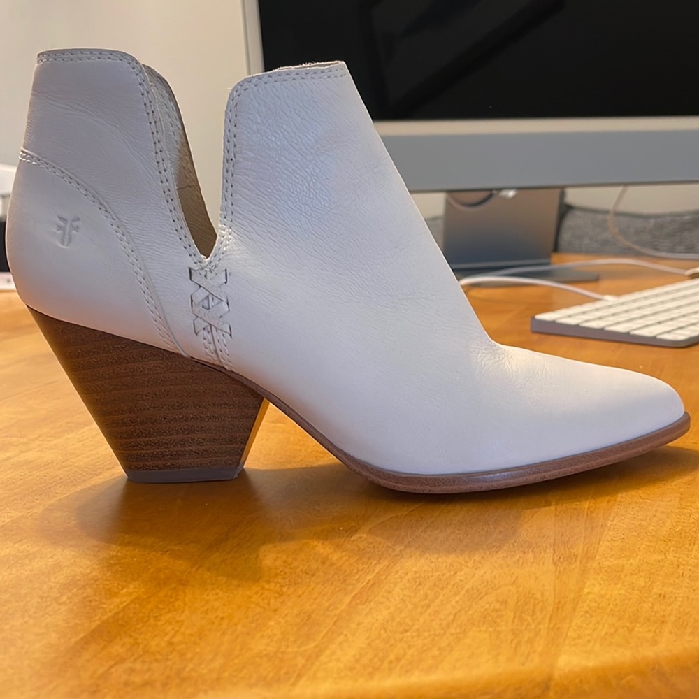 White Frye size 8.5 low boots